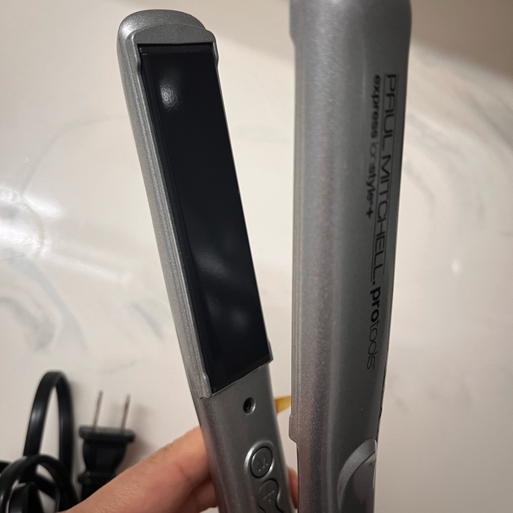 Paul Mitchell straightener - Picture 3 of 4